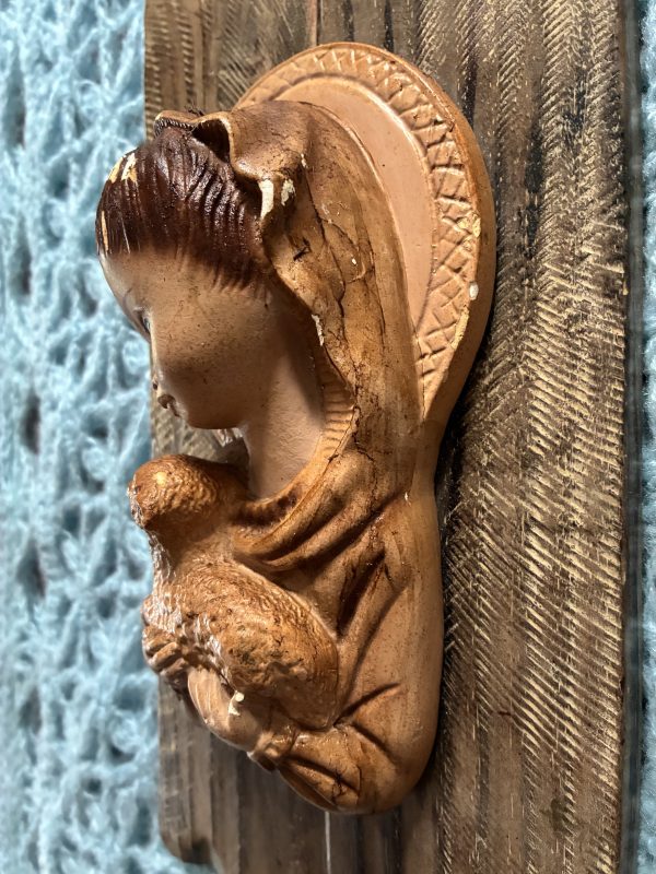 Sculptuur, heilige met lammetje. - Afbeelding 3